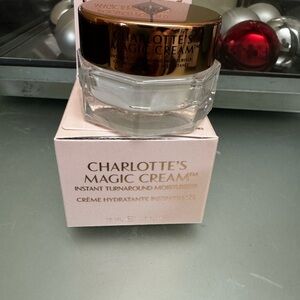 Charlotte Tilbury‘s award-winning magic cream small size
